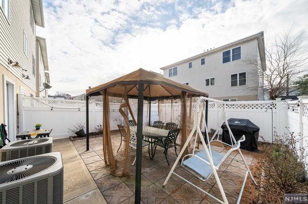 8 Kiesewetter Ln, Secaucus NJ  exterior