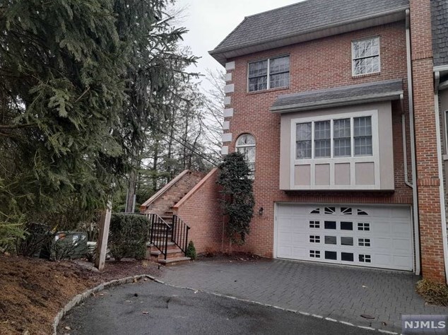 120 Stonegate Trail, Cresskill, NJ 07626