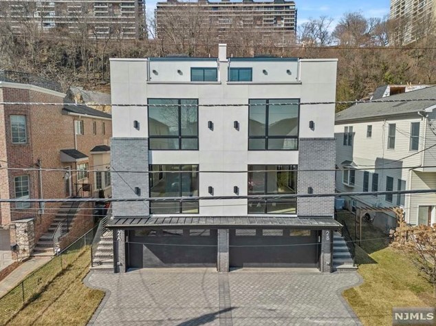 92 Myrtle Ave, Edgewater, NJ 07020