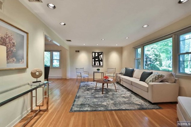 17 Mackay Dr, Tenafly NJ  07670-2419 exterior
