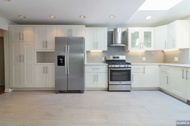 17 Mackay Dr, Tenafly, NJ 07670