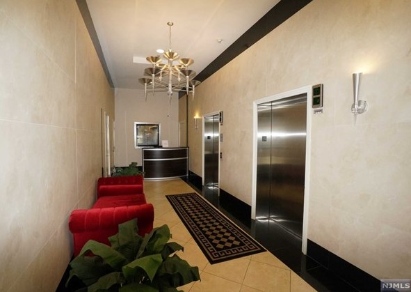 6113 City Pl, Edgewater, NJ 07020