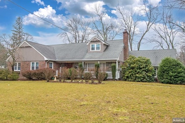 435 Cedar Hill Ave, Wyckoff, NJ 07481