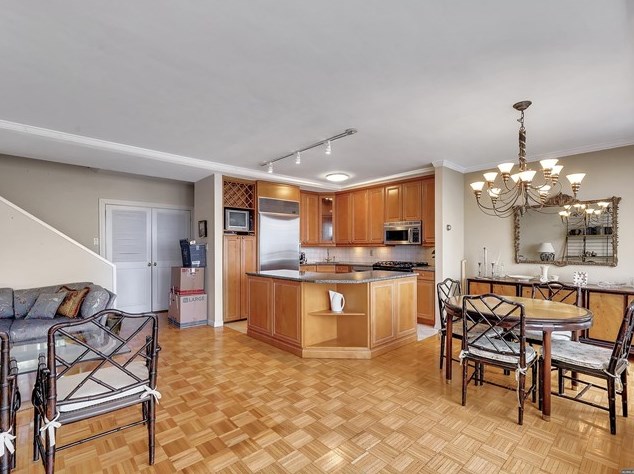 1 Horizon Rd, West Fort Lee NJ  07024-6501 exterior