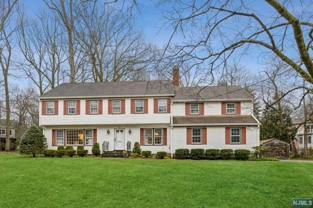 394 Woodland Pl, Haworth, NJ 07641