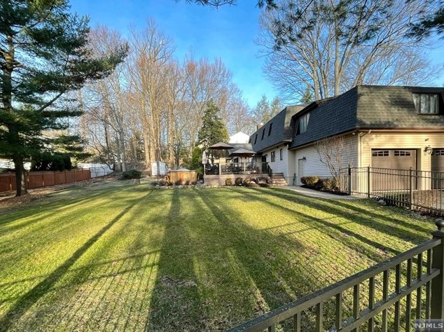 3 Oneto Ct, Park Ridge, NJ 07656