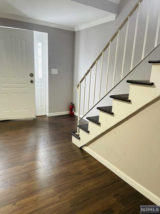 41 Ingraffia Dr, Elmwood Park, NJ 07407