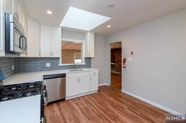 17 Cherry Ct, Cresskill, NJ 07626