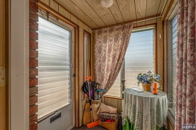 217 Sanford Ave, Lyndhurst, NJ 07071-3009