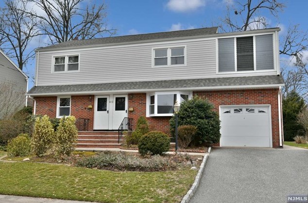 40 Elder Ave, Bergenfield, NJ 07621-1506