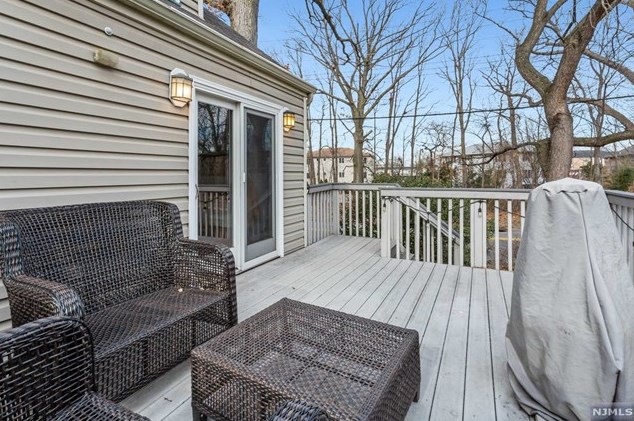 1 Courier Pl, Rutherford NJ  07070-1101 exterior