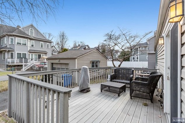 1 Courier Pl, Rutherford NJ  07070-1101 exterior