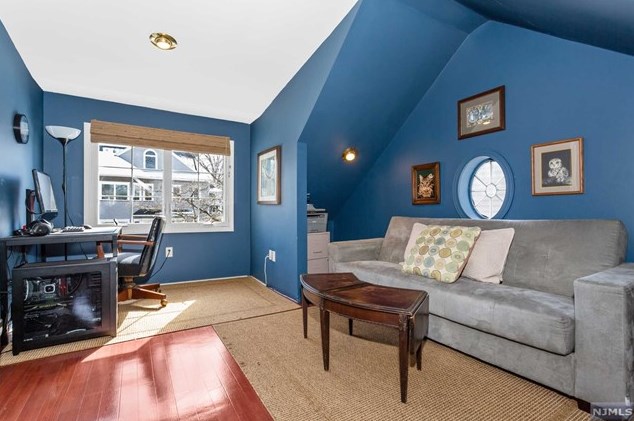 1 Courier Pl, Rutherford NJ  07070-1101 exterior