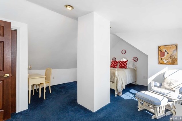 1 Courier Pl, Rutherford NJ  07070-1101 exterior