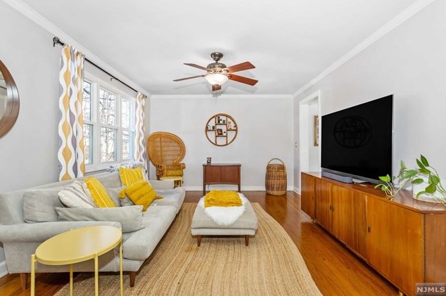1 Courier Pl, Rutherford, NJ 07070-1101