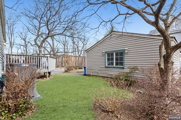 1 Courier Pl, Rutherford NJ  07070-1101 exterior