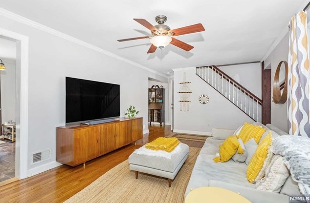 1 Courier Pl, Rutherford NJ  07070-1101 exterior