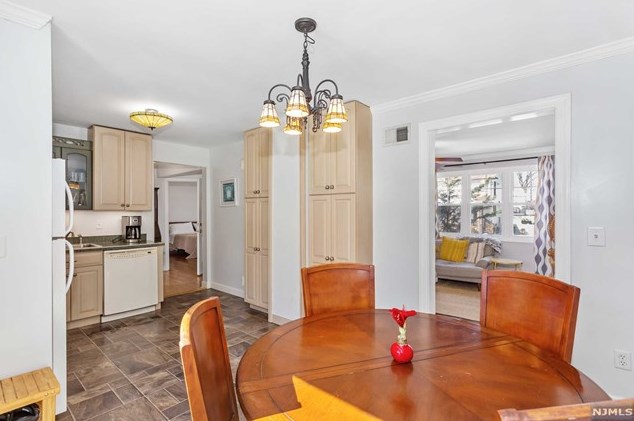 1 Courier Pl, Rutherford NJ  07070-1101 exterior