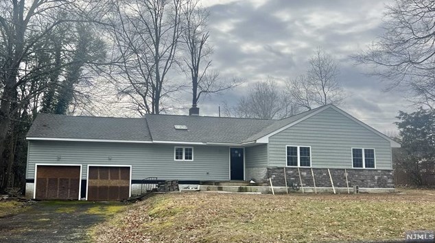 139 Windham Rd, Hillsdale, NJ 07642-1316
