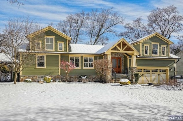 8 Marinus Pl, Ridgewood, NJ 07452