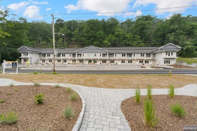 165 Lakeside Rd, West Milford, NJ 07421