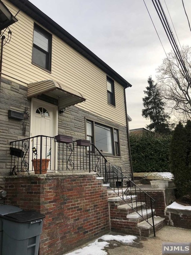 2414 3rd St #2nd Floor, West Fort Lee, NJ 07024