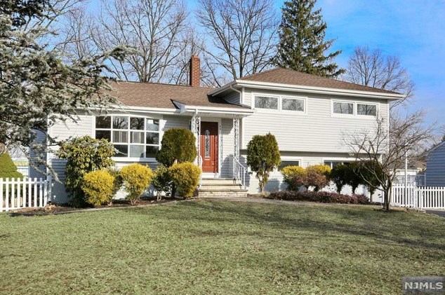 23 Garvey Pl, Ridgewood, NJ 07452