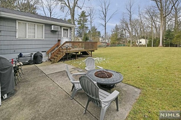 96 Greenbrook Pl, Park Ridge NJ  07656-1846 exterior