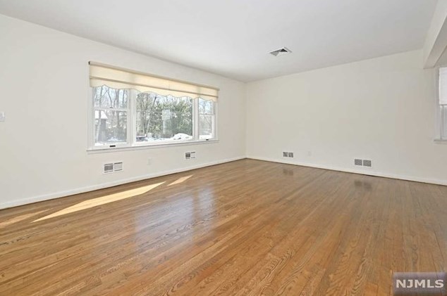 96 Greenbrook Pl, Park Ridge NJ  07656-1846 exterior