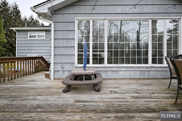 96 Greenbrook Pl, Park Ridge NJ  07656-1846 exterior