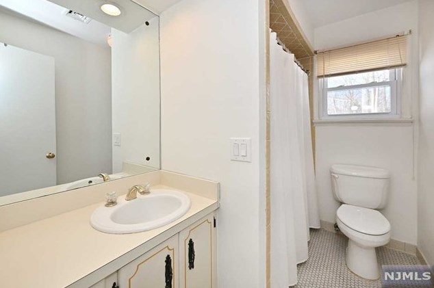 96 Greenbrook Pl, Park Ridge NJ  07656-1846 exterior