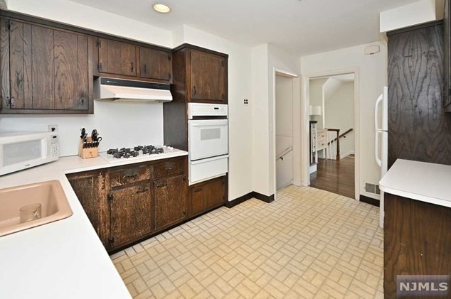 96 Greenbrook Pl, Park Ridge NJ  07656-1846 exterior