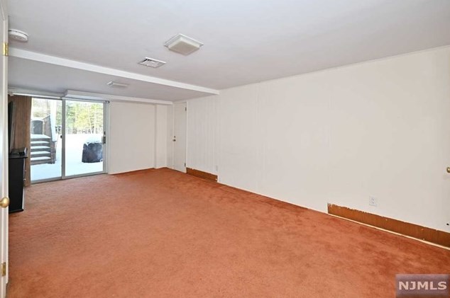 96 Greenbrook Pl, Park Ridge NJ  07656-1846 exterior