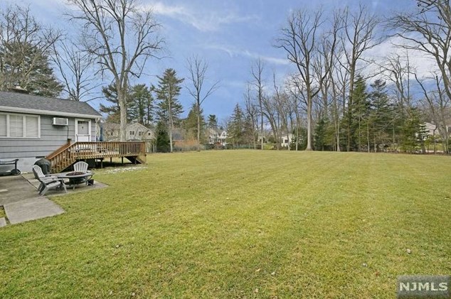 96 Greenbrook Pl, Park Ridge NJ  07656-1846 exterior