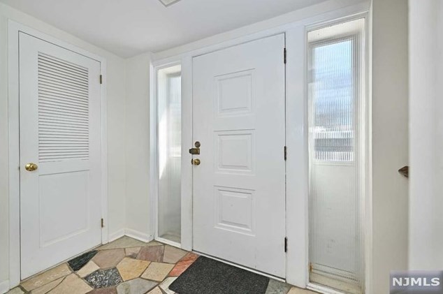 96 Greenbrook Pl, Park Ridge NJ  07656-1846 exterior