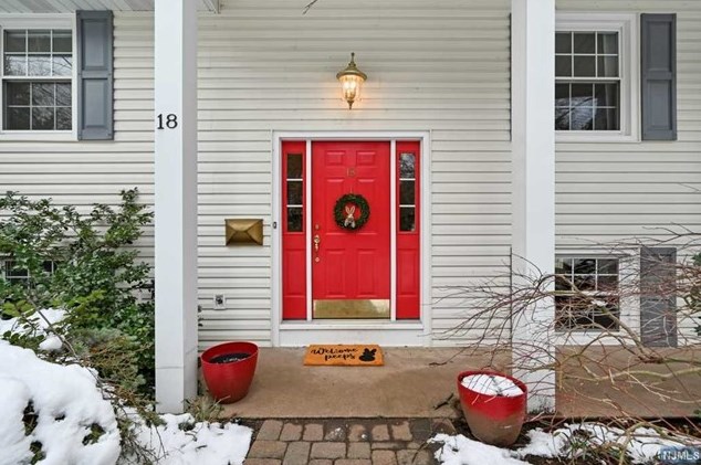 18 5th St, Park Ridge, NJ 07656-1920