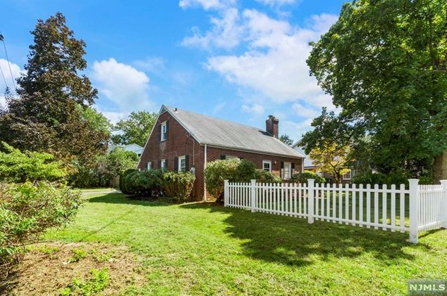 244 Hickory Ave, Tenafly, NJ 07670