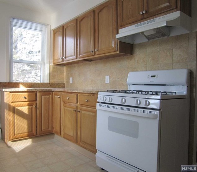 54 Prospect Ave, Westwood, NJ 07677
