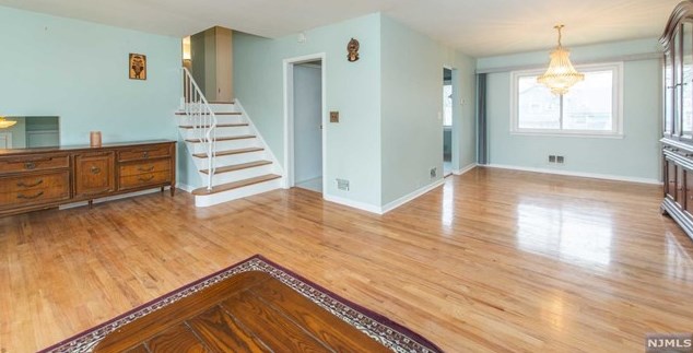 11 Garden St, Bergenfield, NJ 07621-2711