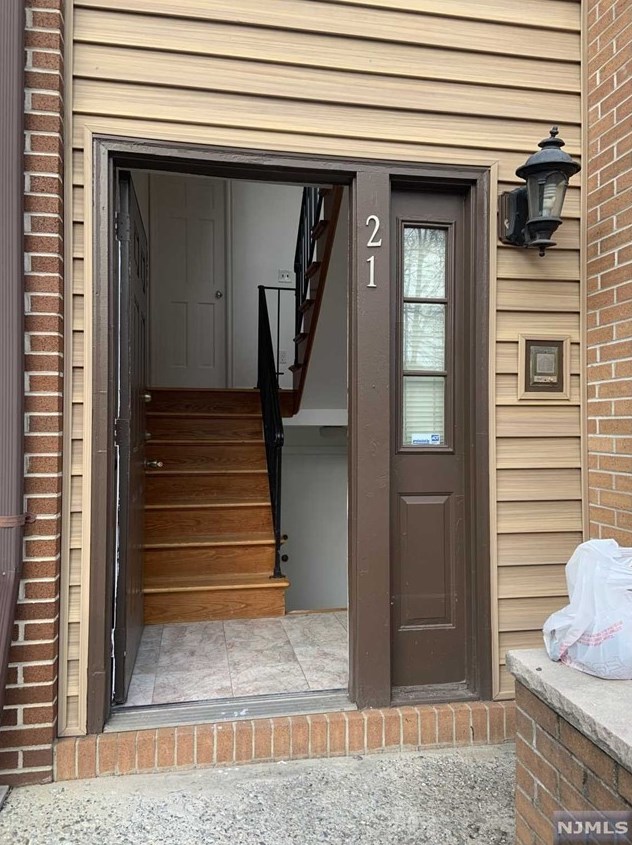 21 Yorkview Dr, Edgewater, NJ 07020