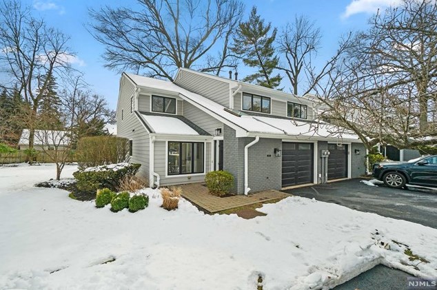 461 Tenafly Rd, Englewood, NJ 07631-1785