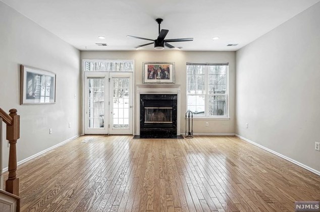 1195 Chedworth Cir, Mahwah, NJ 07430