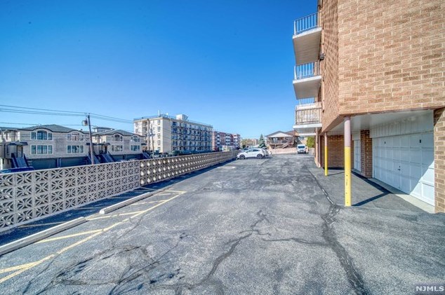 227 13th St #c4, Palisades Park, NJ 07650