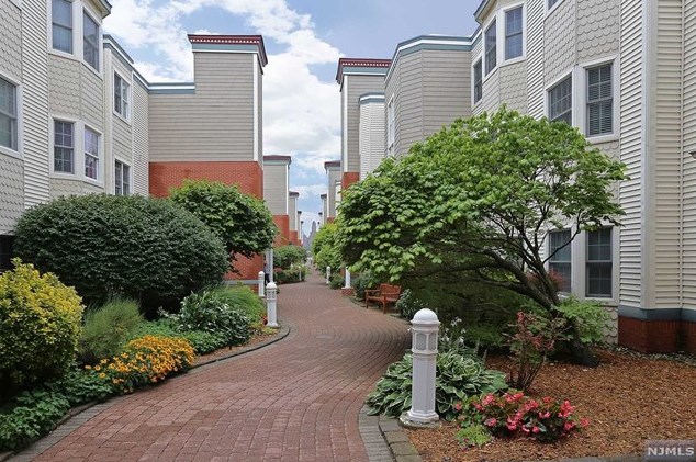240 The Promenade #240, Edgewater, NJ 07020