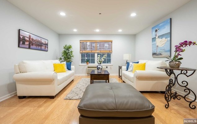 547 Gorge Rd, Cliffside Park, NJ 07010