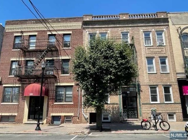 112 60th St #6, West New York, NJ 07093