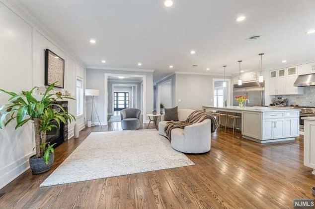 35 Norman Pl, Tenafly NJ  07670-2521 exterior