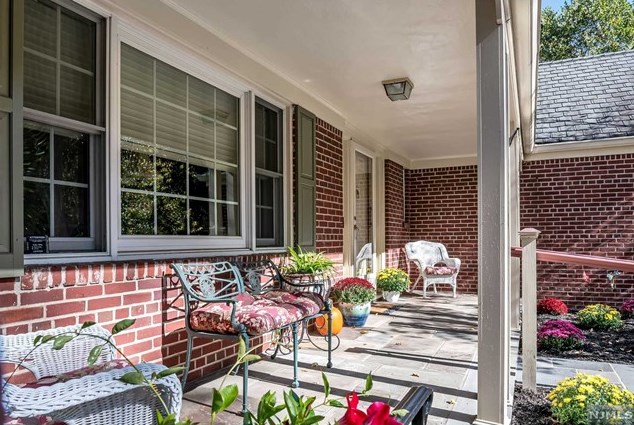 800 Midland Rd, Oradell, NJ 07649