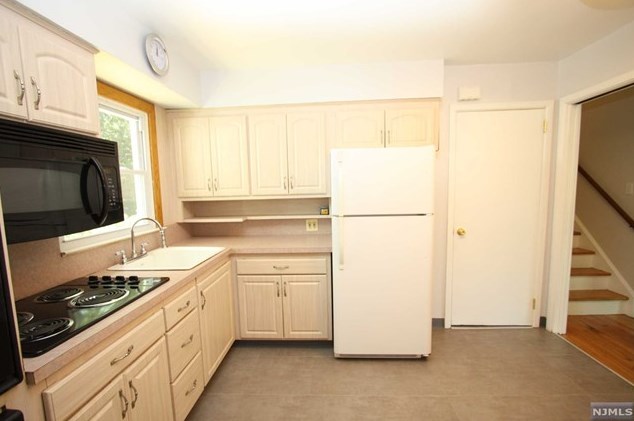 233 Elmwood Ave, Ridgewood, NJ 07452