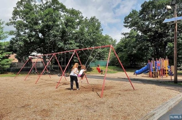 5 Horizon Rd, West Fort Lee NJ 07024-6602 exterior